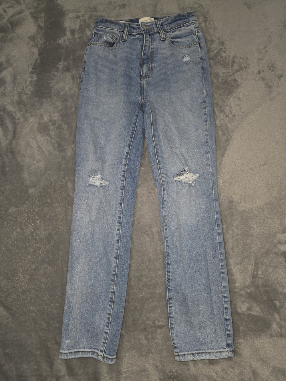 Universal Thread Light Blue Straight Leg Jeans with Knee Rips